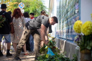 Представники Мінветеранів разом з родинами полеглих Воїнів вшанували пам’ять Захисників і Захисниць
